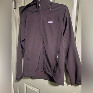 Black Patagonia Jacket, fall weather, layer, stay warm, wet weather